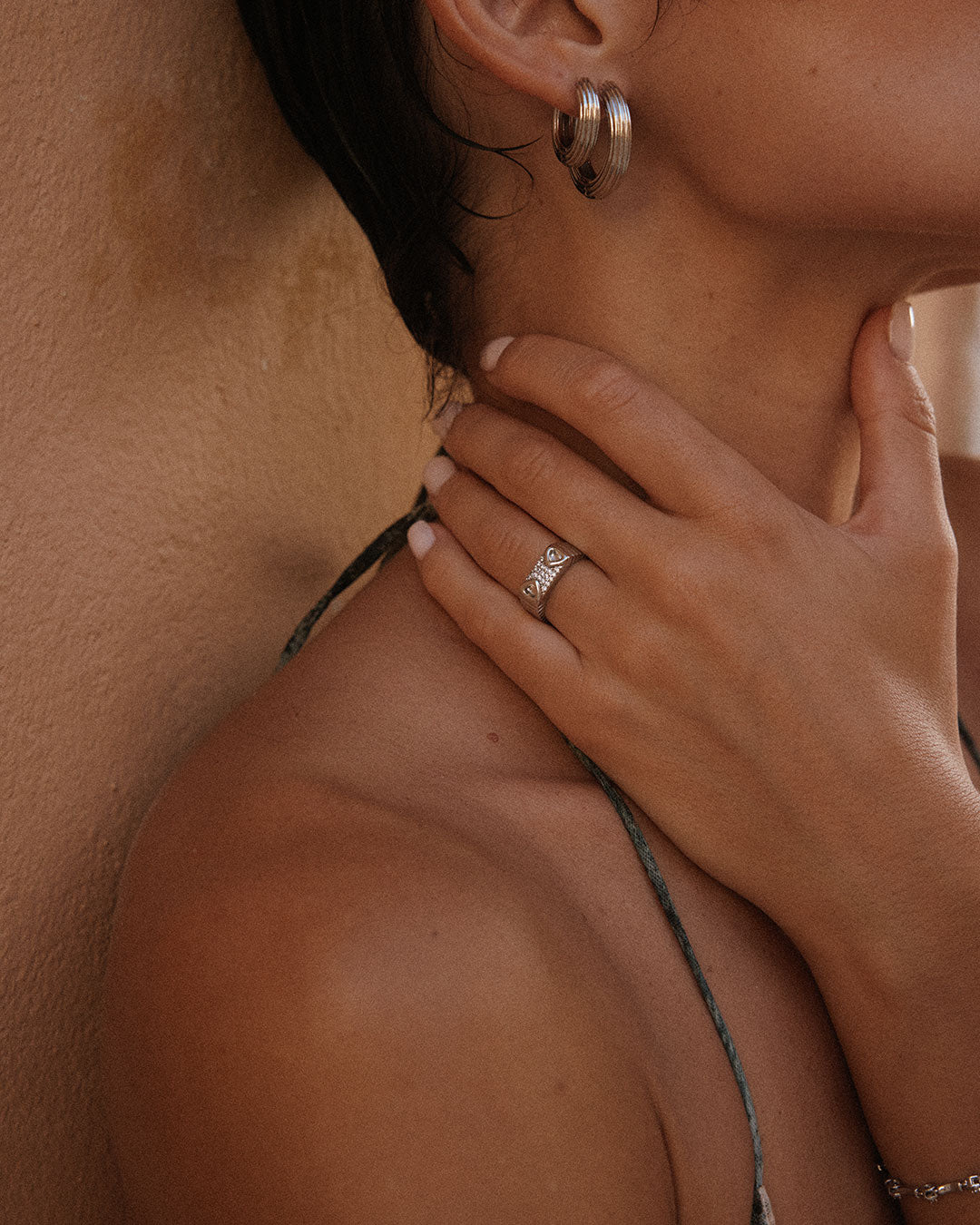 The Mini Ridged Amalfi Hinge Hoops